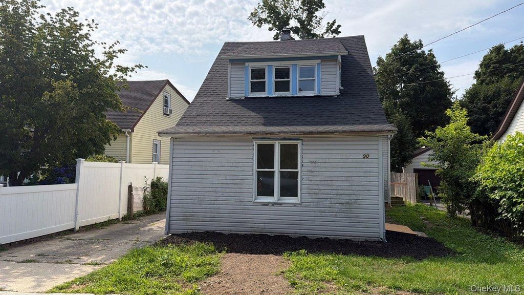 90 E 3rd Street, Huntington Station, NY 11746