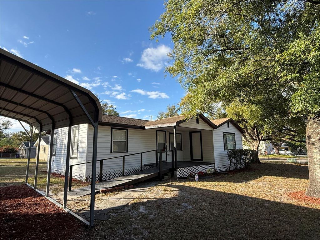 Image 17 of property listing at 9624 N 12TH STREET, Tampa, FL 33612