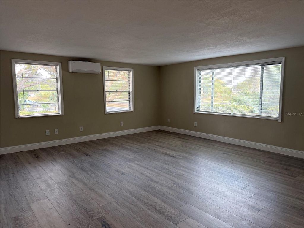 Image 3 of property listing at 9624 N 12TH STREET, Tampa, FL 33612