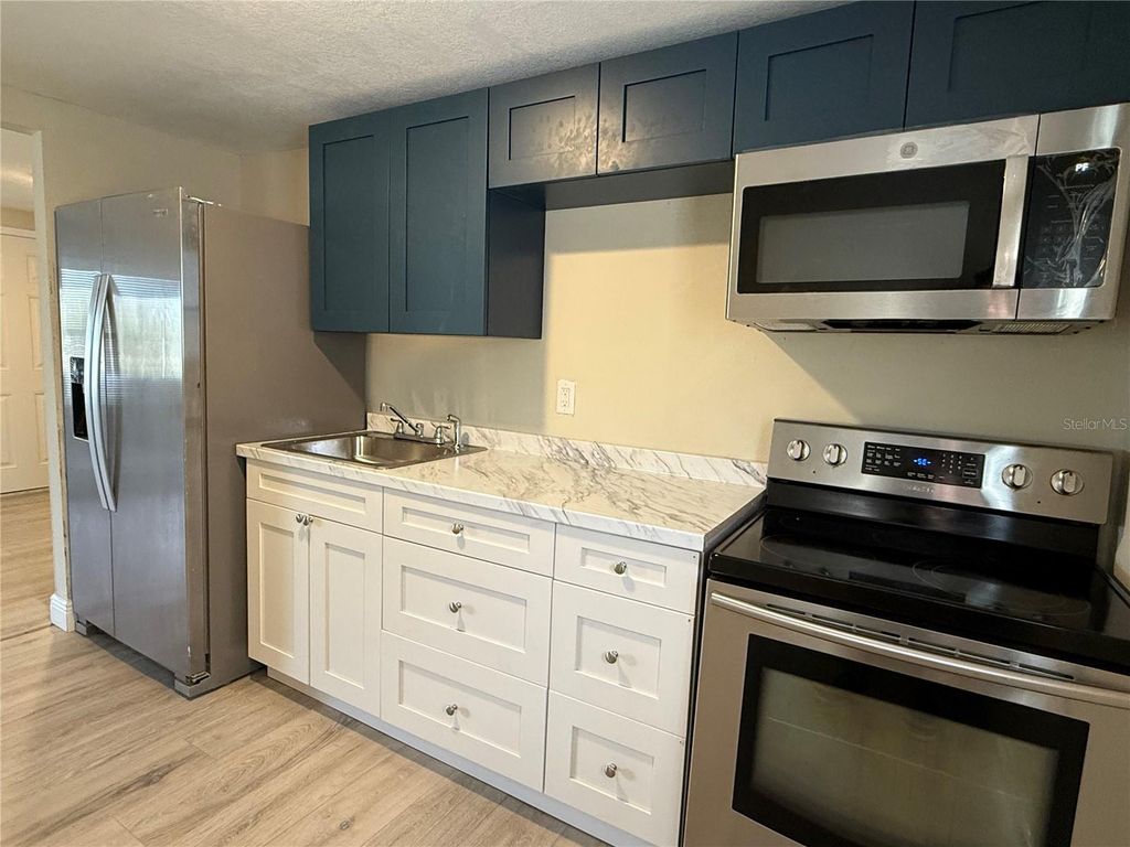 Image 6 of property listing at 9624 N 12TH STREET, Tampa, FL 33612