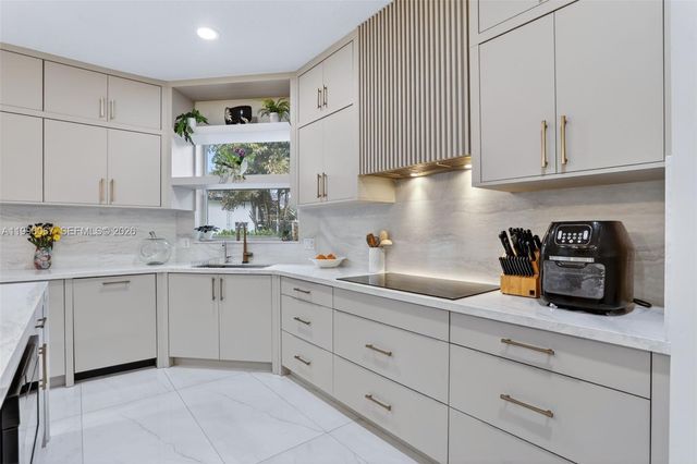 4953 Kensington Circle, Coral Springs, FL 33076