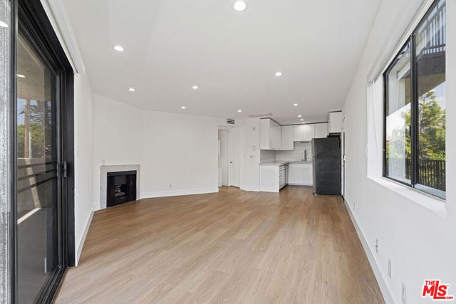 3939 Moore Street 106, Los Angeles, CA 90066