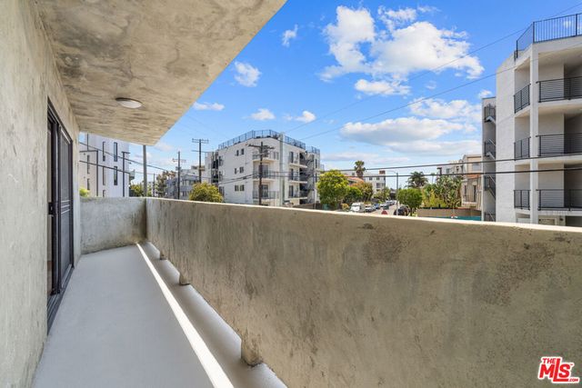 3939 Moore Street 106, Los Angeles, CA 90066