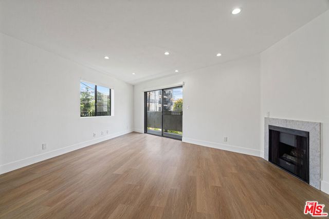 3939 Moore Street 106, Los Angeles, CA 90066