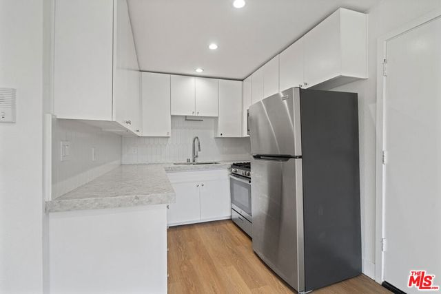 3939 Moore Street 106, Los Angeles, CA 90066