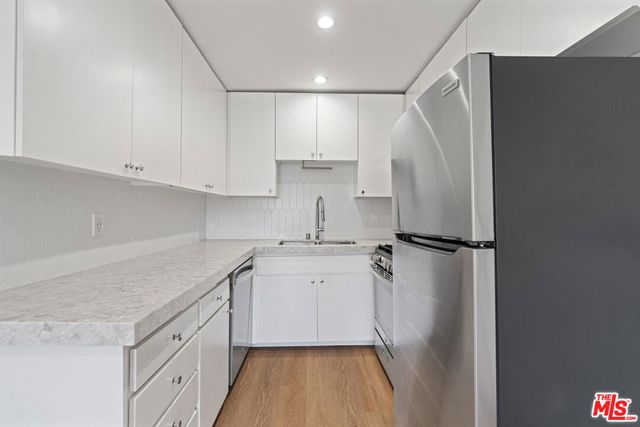 3939 Moore Street 106, Los Angeles, CA 90066