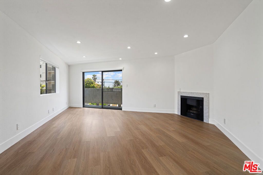 3939 Moore Street 106, Los Angeles, CA 90066