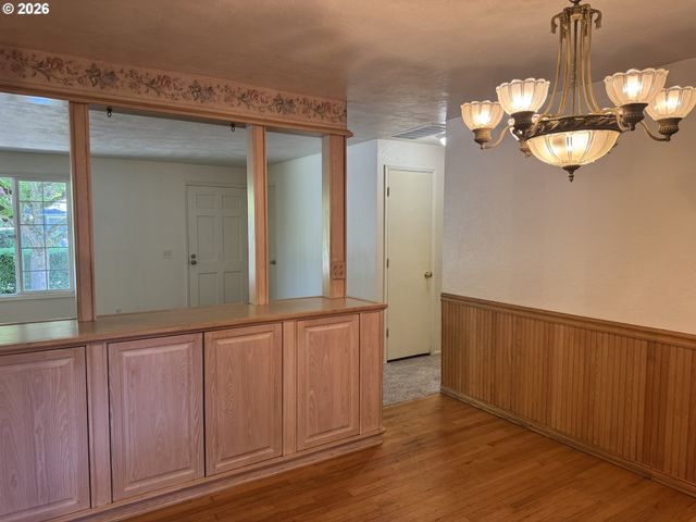 260 SUSAN St, Eugene, OR 97404