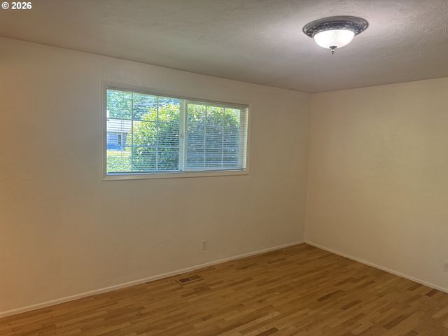 260 SUSAN St, Eugene, OR 97404