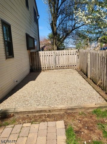 23 Peach Ct, Raritan Twp., NJ 08822