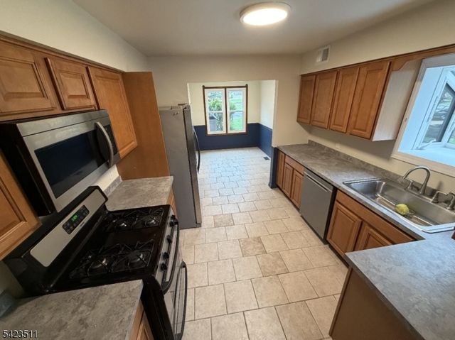 23 Peach Ct, Raritan Twp., NJ 08822