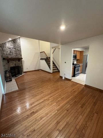 23 Peach Ct, Raritan Twp., NJ 08822