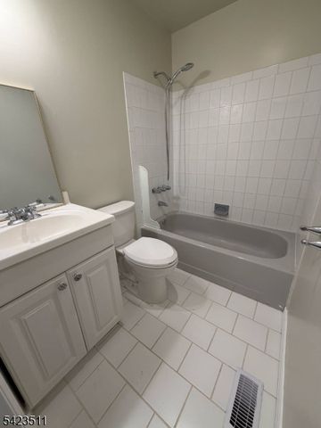 23 Peach Ct, Raritan Twp., NJ 08822