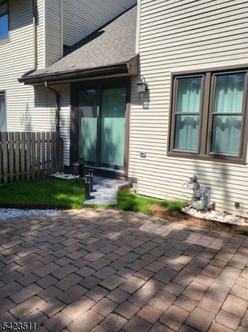23 Peach Ct, Raritan Twp., NJ 08822