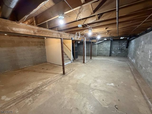 23 Peach Ct, Raritan Twp., NJ 08822