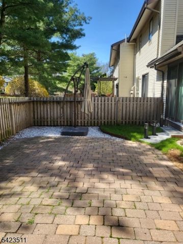 23 Peach Ct, Raritan Twp., NJ 08822