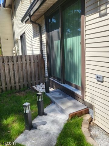 23 Peach Ct, Raritan Twp., NJ 08822