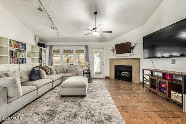 1505 W CHEYENNE Drive, Chandler, AZ 85224