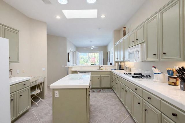 83 Kavenish Drive, Rancho Mirage, CA 92270