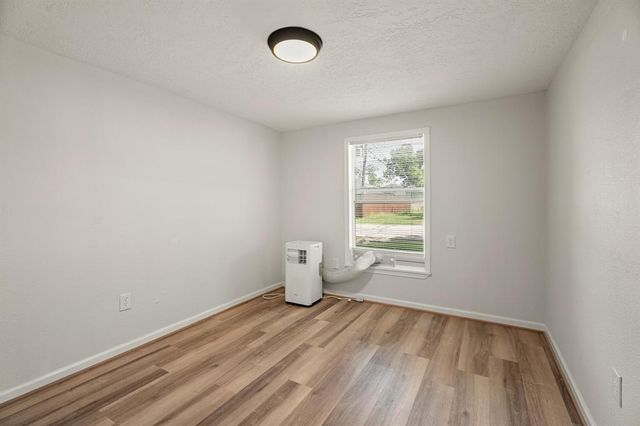 602 S 3rd Street B, La Porte, TX 77571