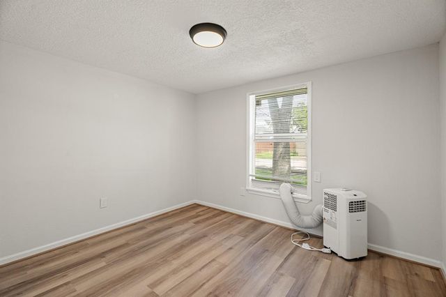 602 S 3rd Street B, La Porte, TX 77571