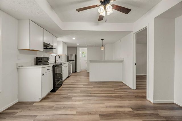 602 S 3rd Street B, La Porte, TX 77571