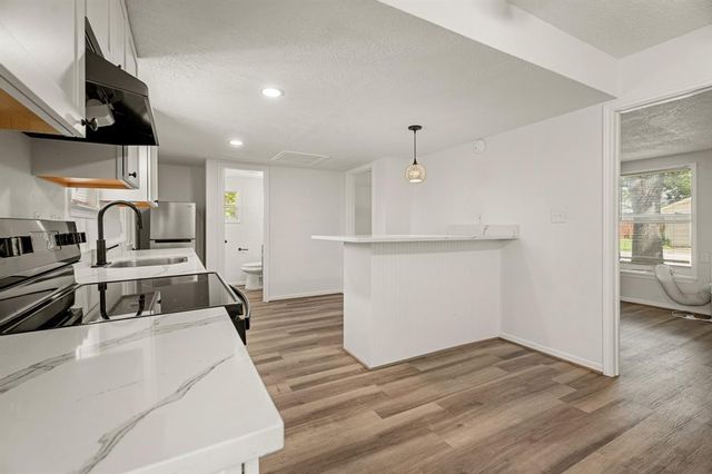 602 S 3rd Street B, La Porte, TX 77571