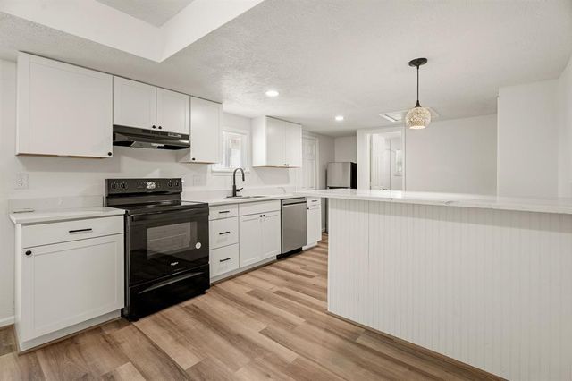 602 S 3rd Street B, La Porte, TX 77571