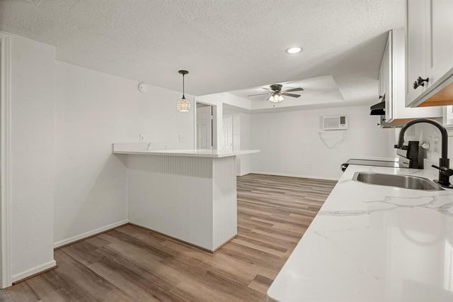 602 S 3rd Street B, La Porte, TX 77571