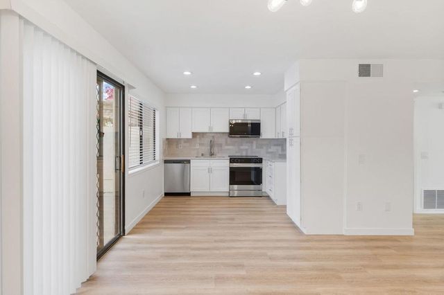 6117 Arroyo Road 4, Palm Springs, CA 92264