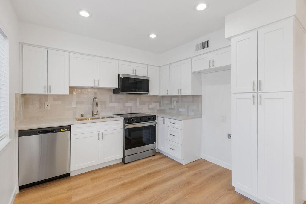 6117 Arroyo Road 4, Palm Springs, CA 92264