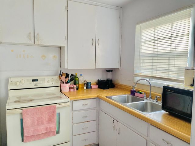 2919 Gano St, Great Bend, KS 67530