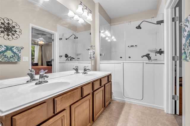 13600 Breton Ridge Street 24F, Houston, TX 77070