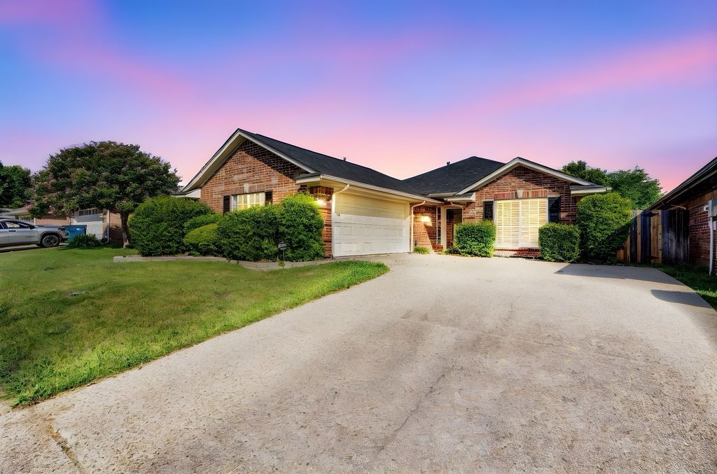 709 Azalea Trail, Waxahachie, TX 75165