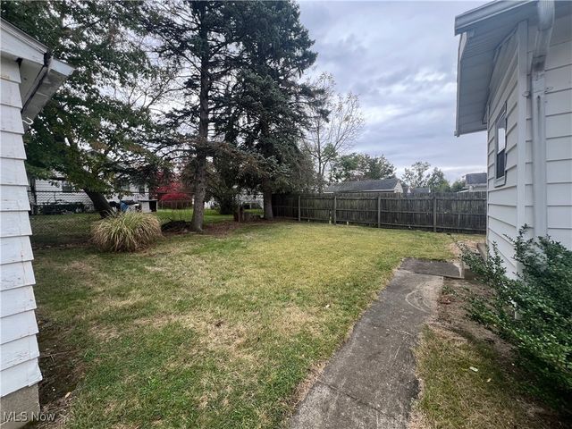 1855 W 17th Street SW, Akron, OH 44314