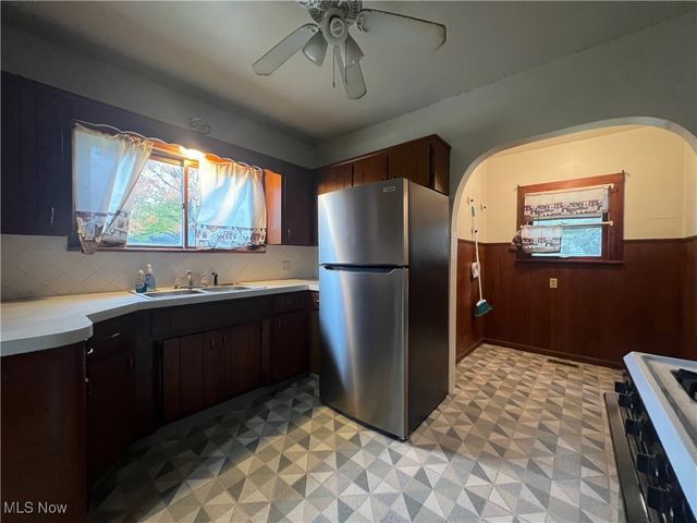 1855 W 17th Street SW, Akron, OH 44314