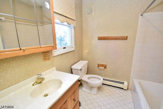 41 Iona Pl, Glen Rock Boro, NJ 07452