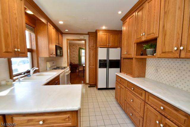 41 Iona Pl, Glen Rock Boro, NJ 07452