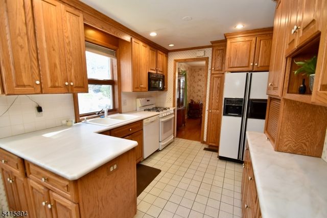 41 Iona Pl, Glen Rock Boro, NJ 07452