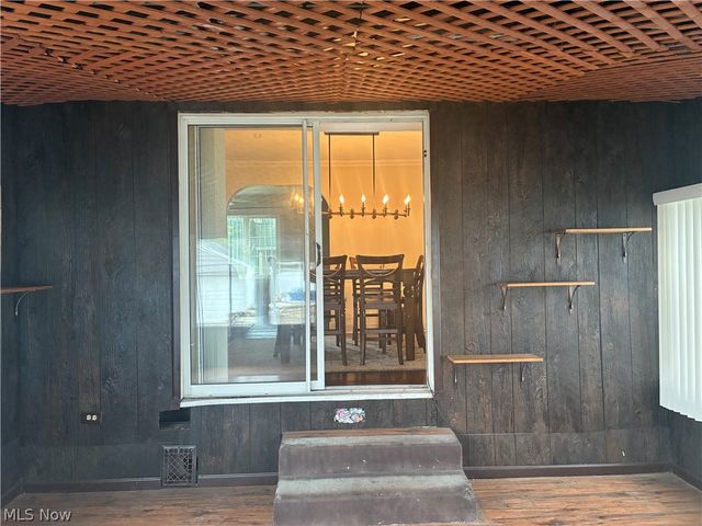 390 WILSON Street W, Struthers, OH 44471