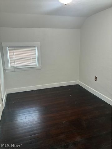 390 WILSON Street W, Struthers, OH 44471