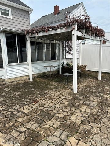 390 WILSON Street W, Struthers, OH 44471