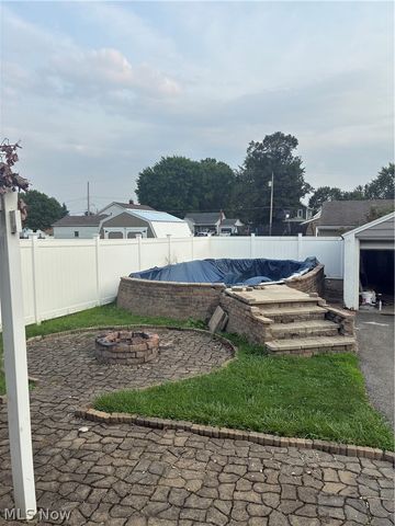390 WILSON Street W, Struthers, OH 44471
