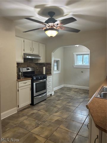390 WILSON Street W, Struthers, OH 44471