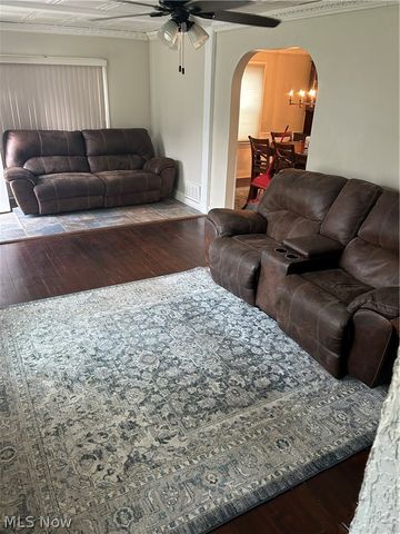 390 WILSON Street W, Struthers, OH 44471