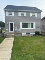 390 WILSON Street W, Struthers, OH 44471