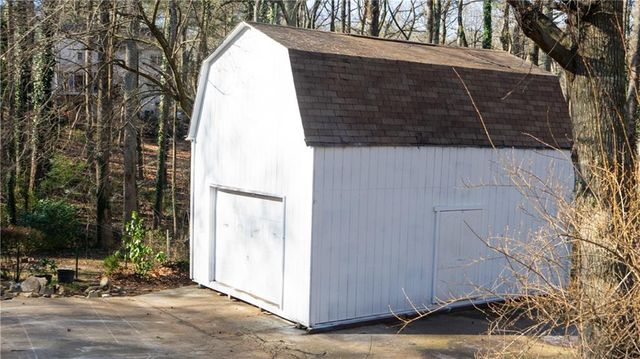 1373 Fairfield SW Drive, Lilburn, GA 30047