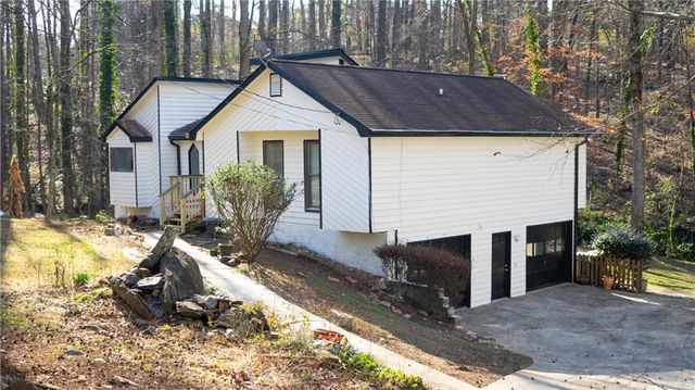 1373 Fairfield SW Drive, Lilburn, GA 30047