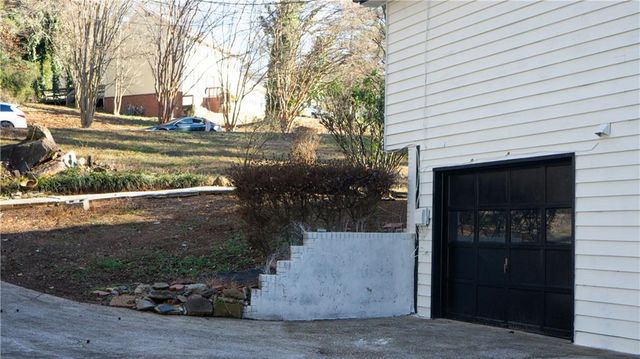 1373 Fairfield SW Drive, Lilburn, GA 30047