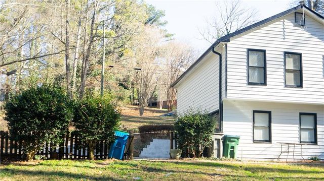 1373 Fairfield SW Drive, Lilburn, GA 30047